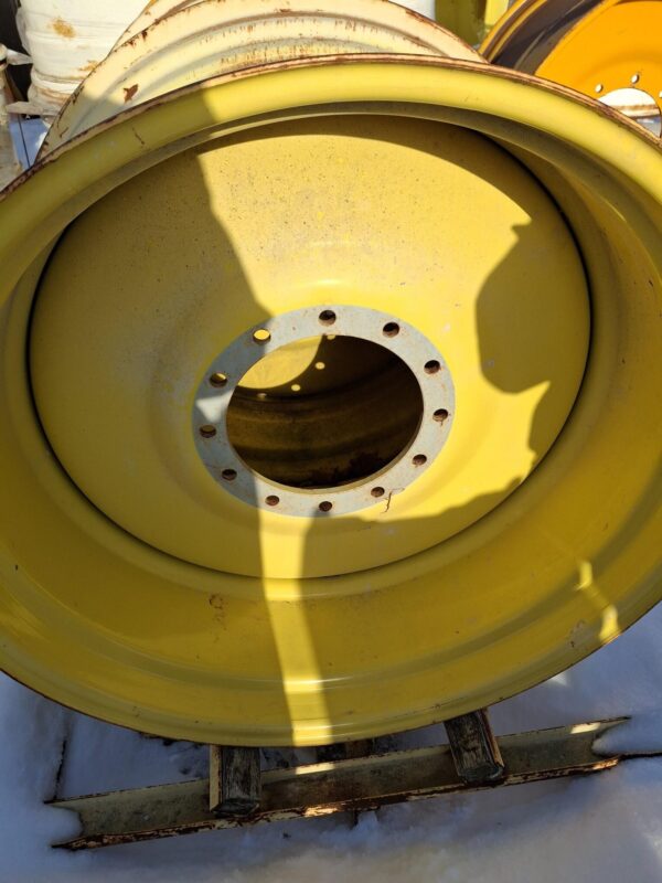 JD 4830 ONLY SPRAYER WHEEL 12-13.976 11.85P - Image 2